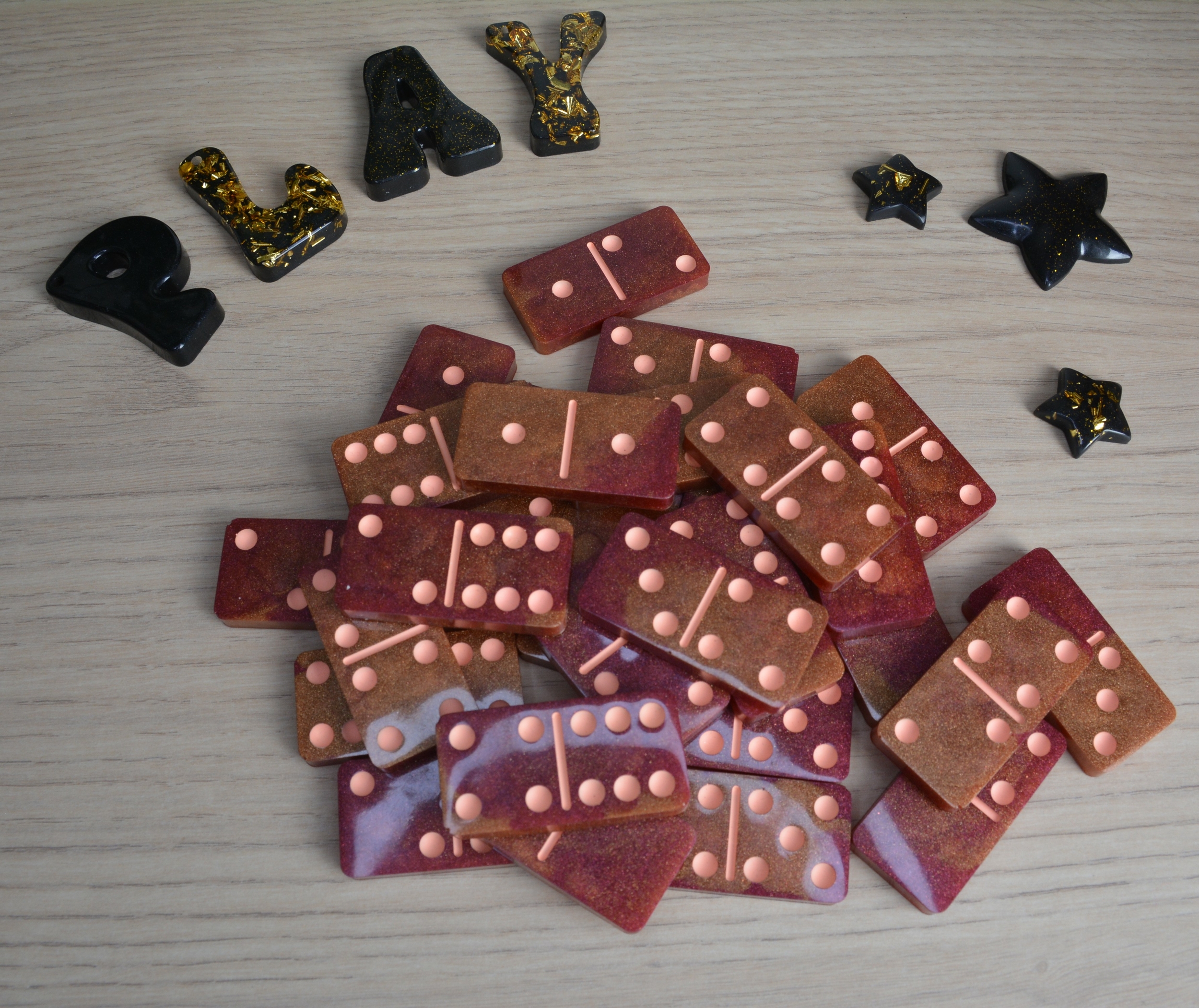 Dominos rouge et bronze