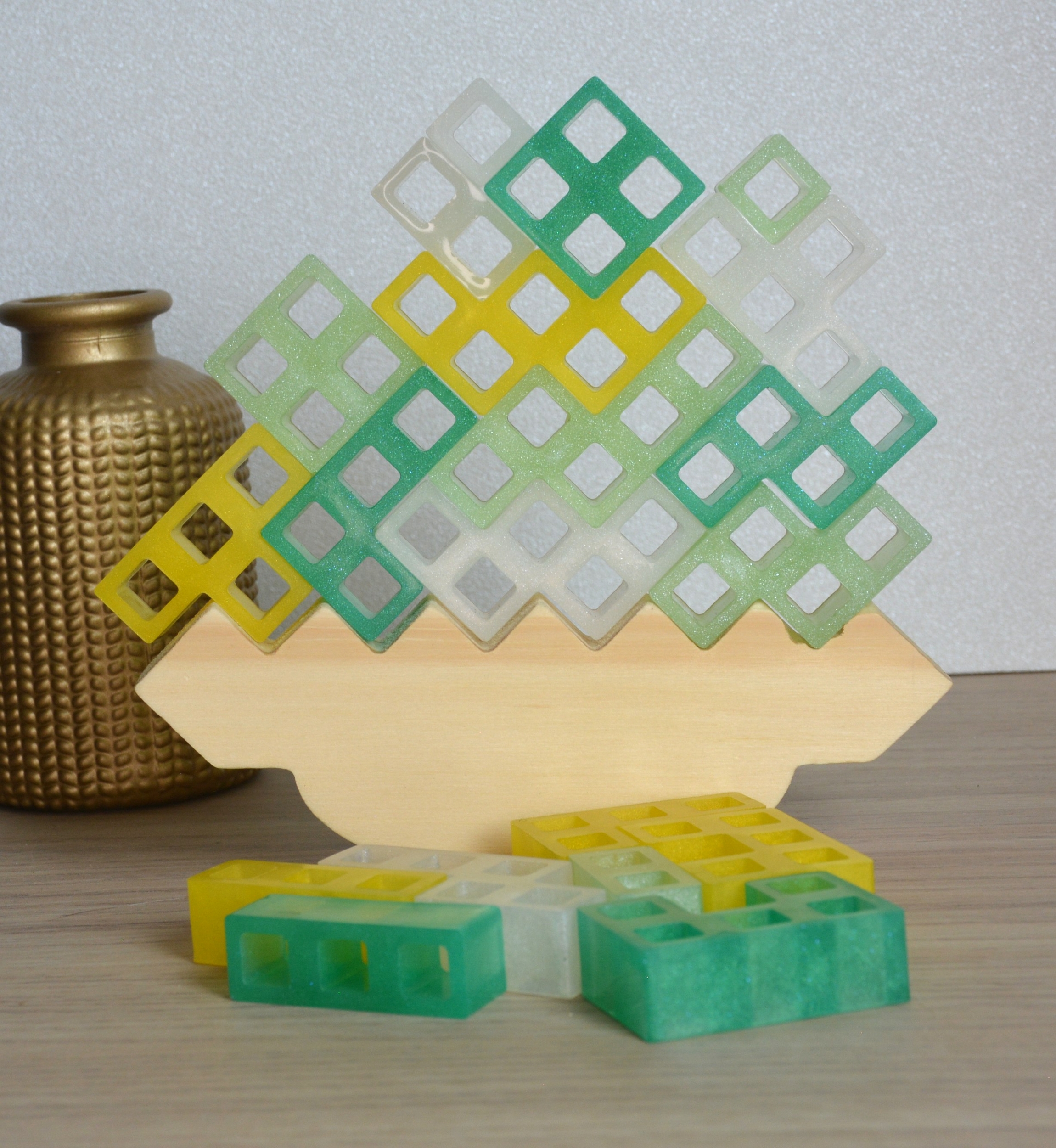 Equilibre jaune, vert et blanc
