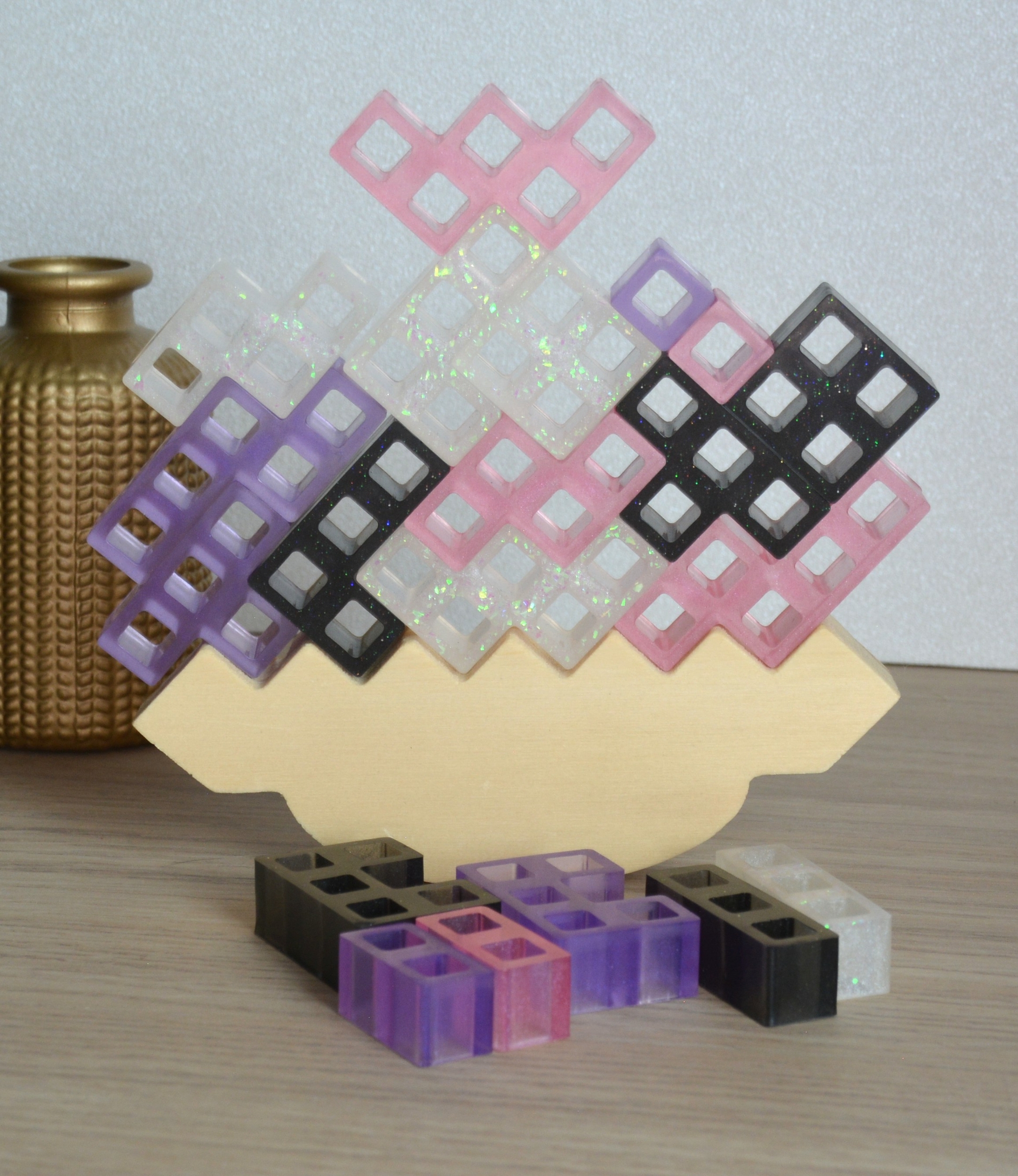 Equilibre violet, rose, noir et blanc