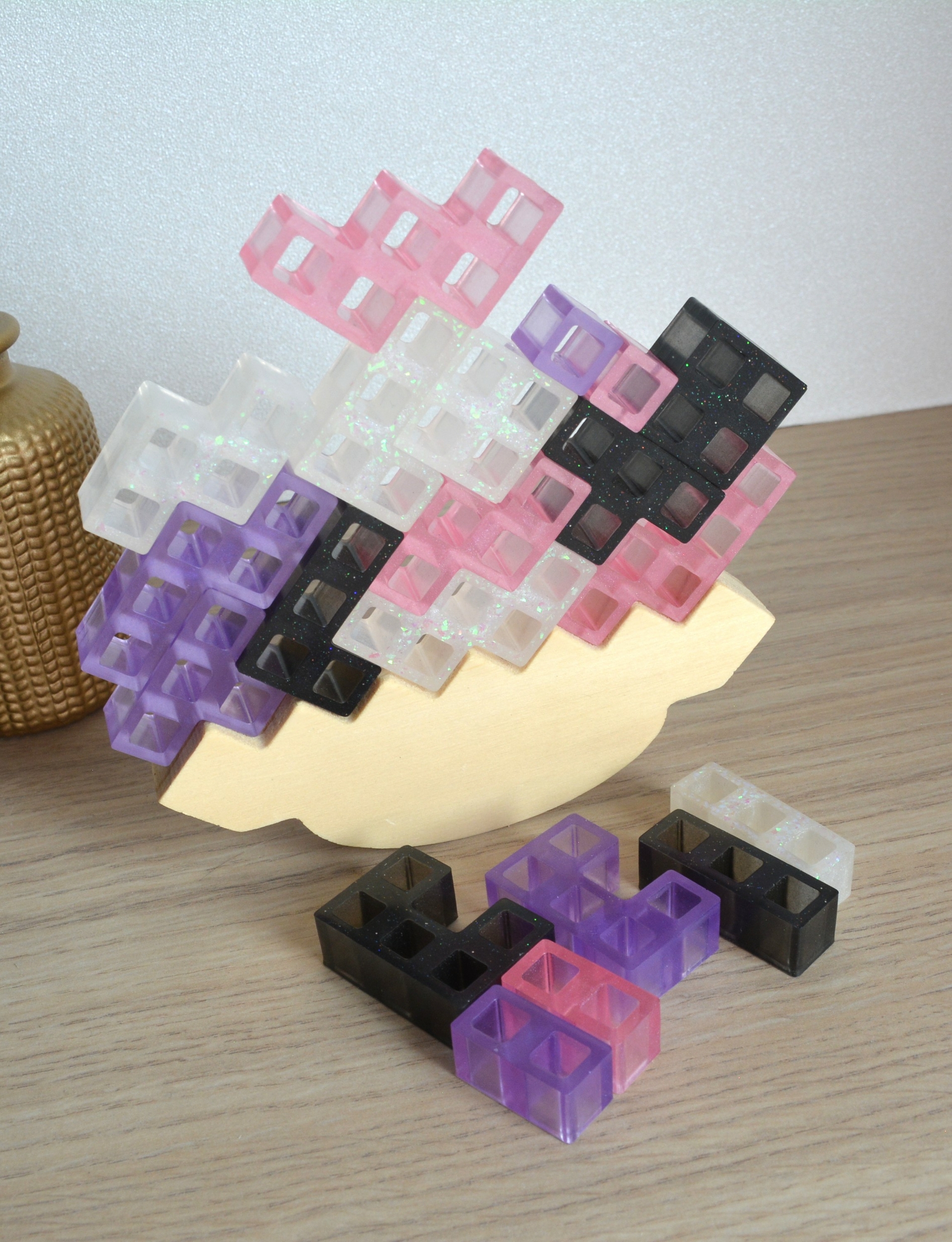 Equilibre violet, rose, noir et blanc 1