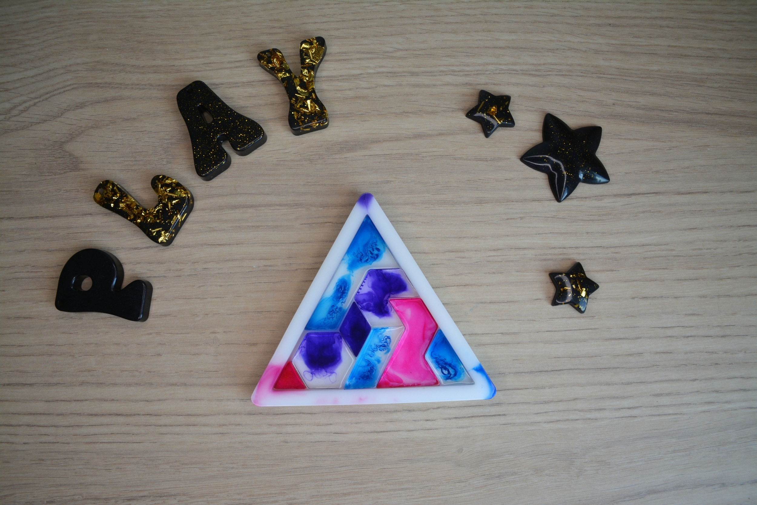Gouttes rose, violet et bleu 1