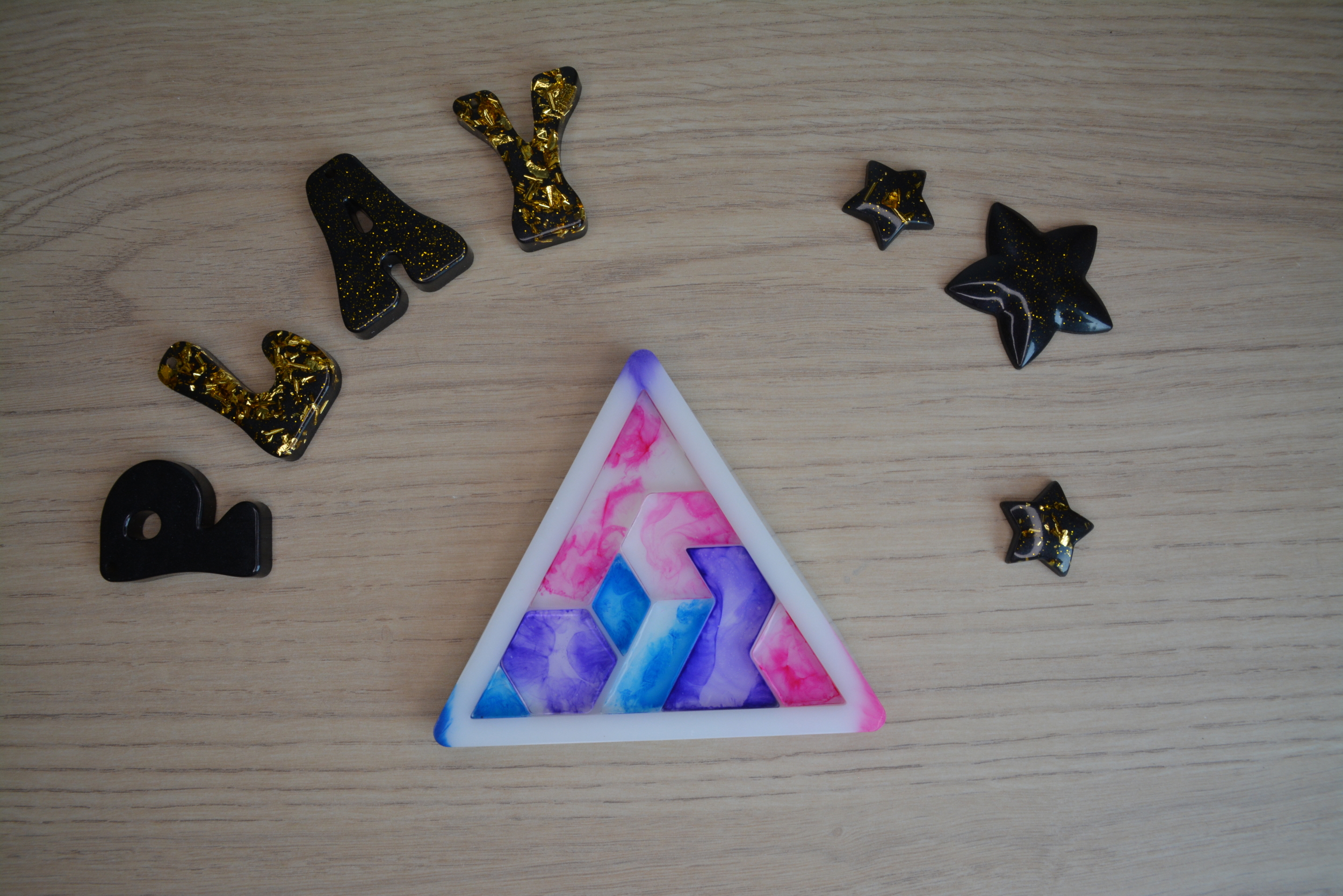 Gouttes rose, violet et bleu 2