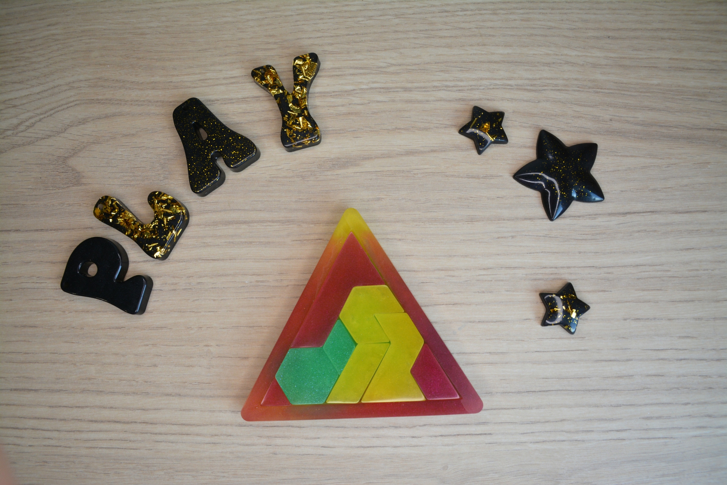 Rose, jaune et vert