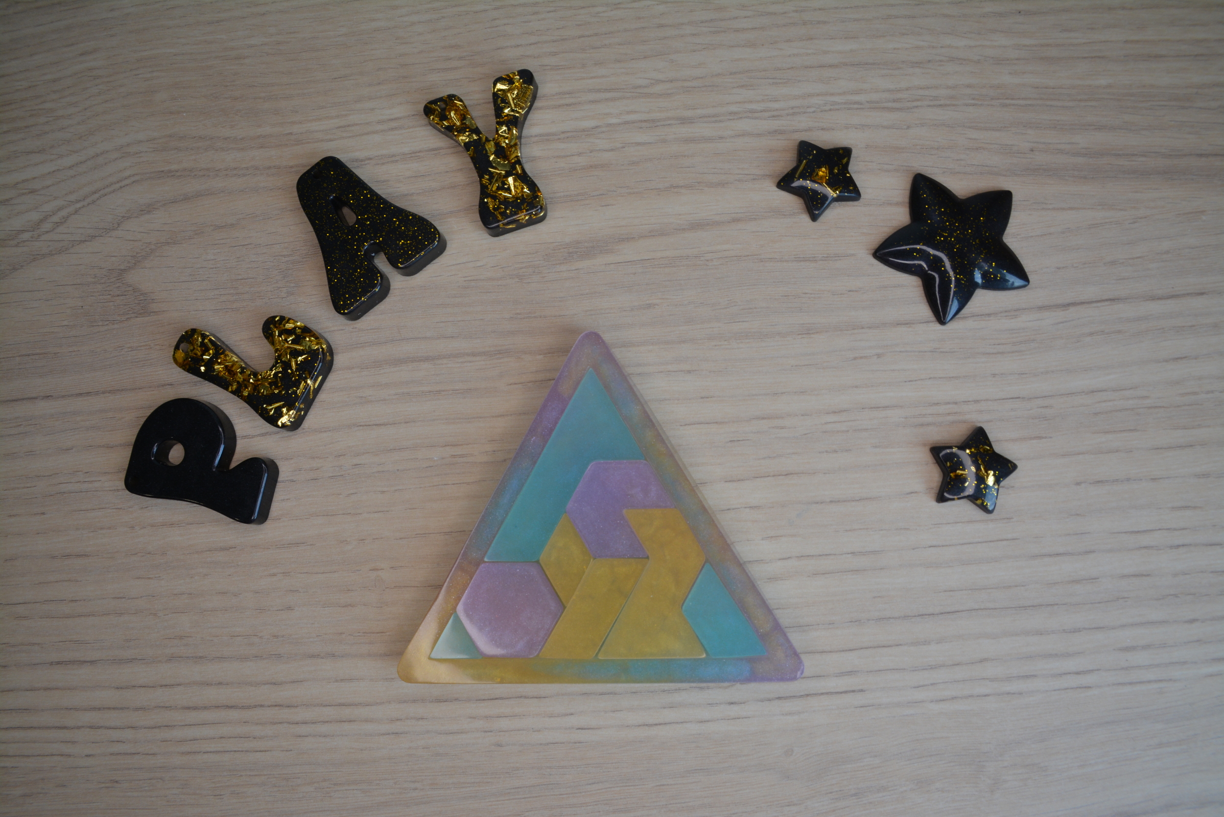 Vert, violet et or