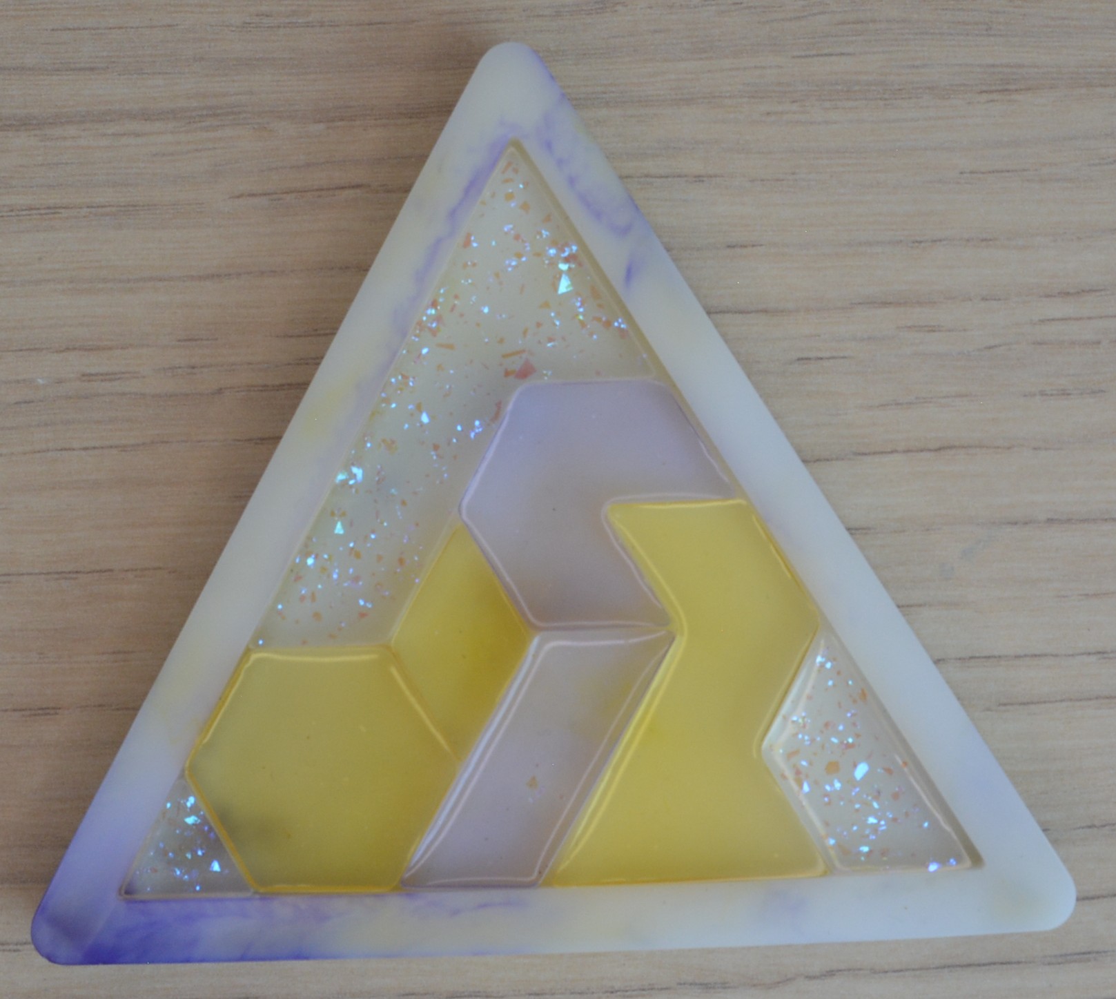 Violet, jaune et paillettes 1