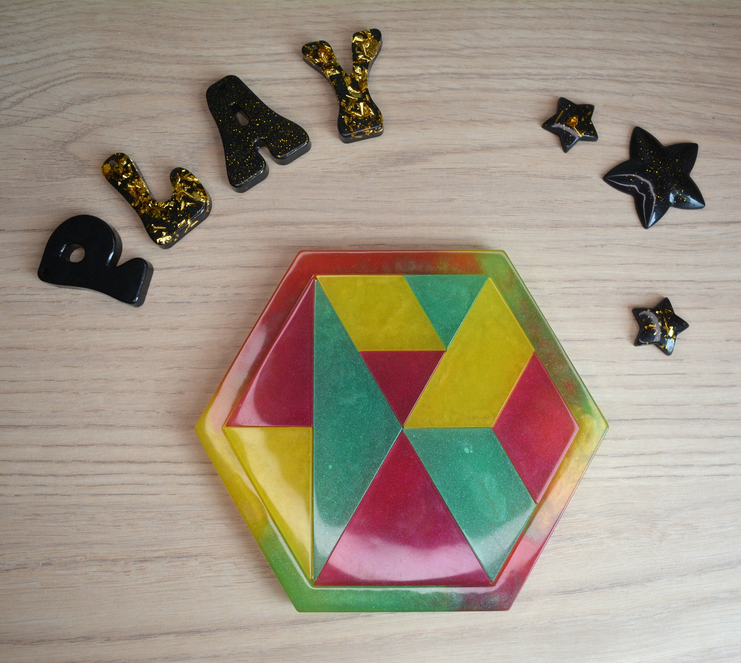 Rose, jaune et vert