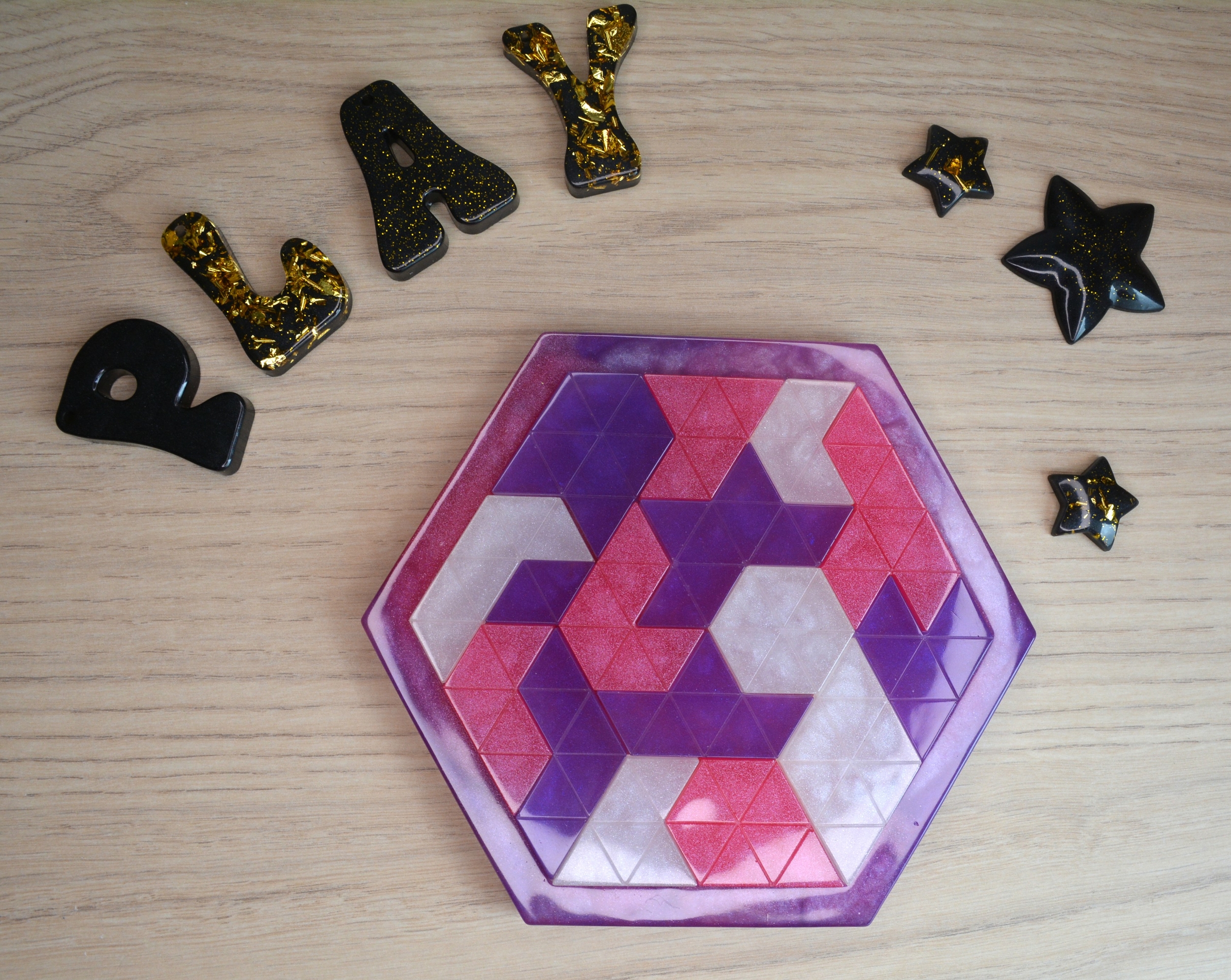 Rose, violet et blanc
