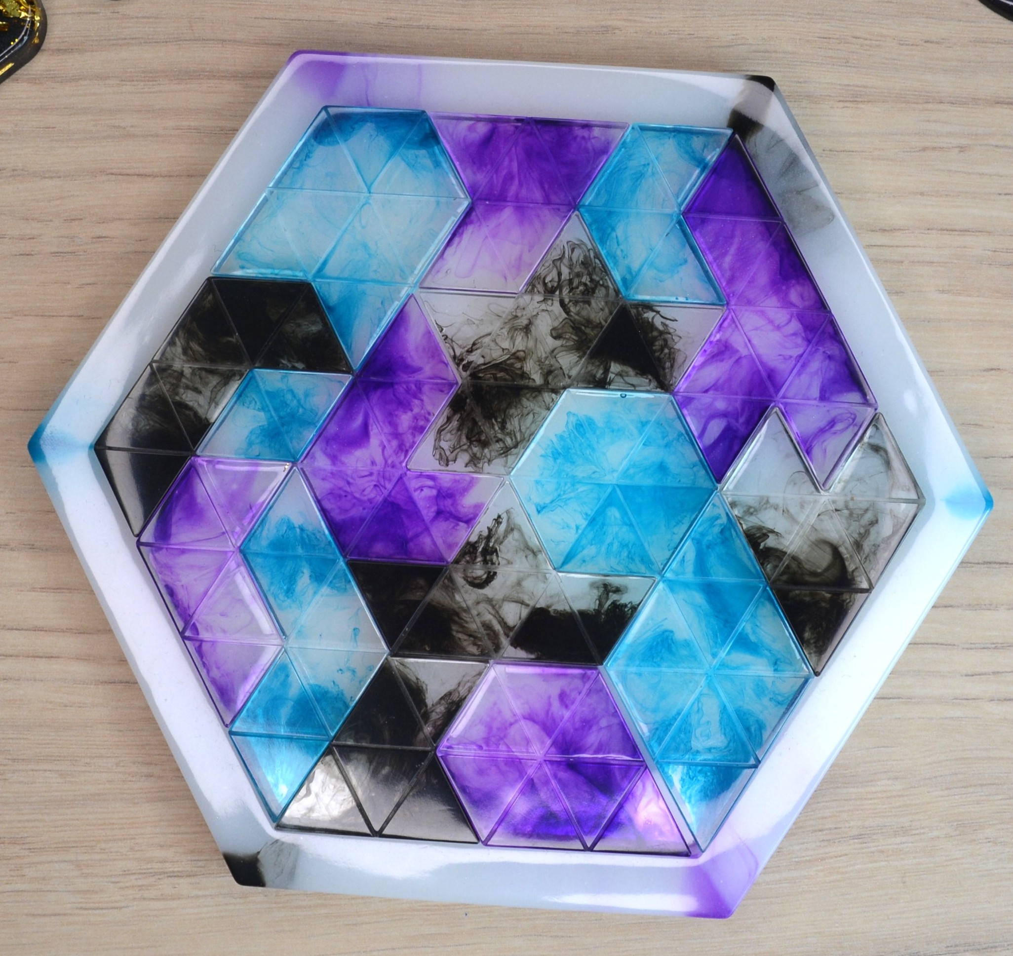 Violet, bleu et noir 1