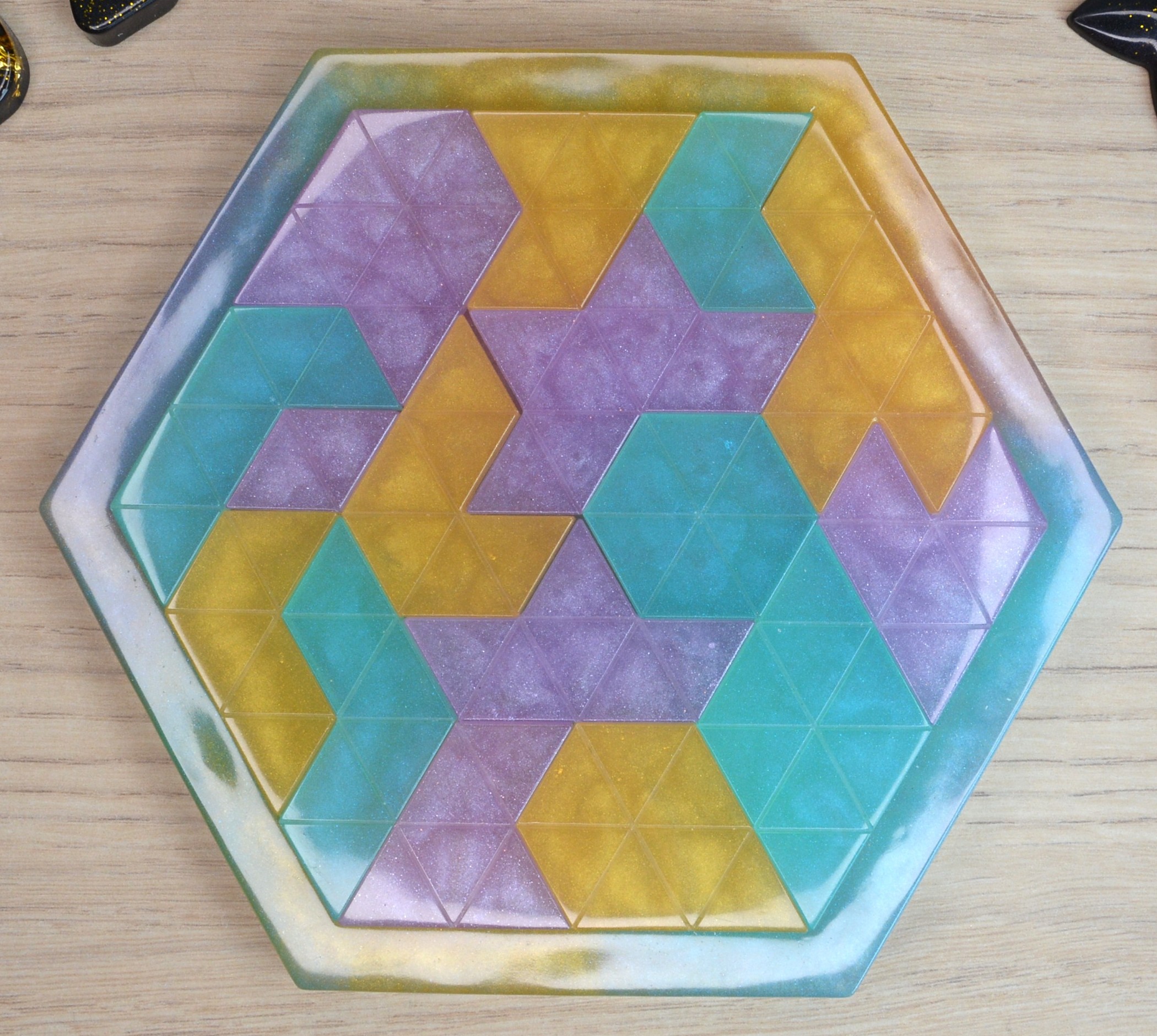 Violet, vert et or 1