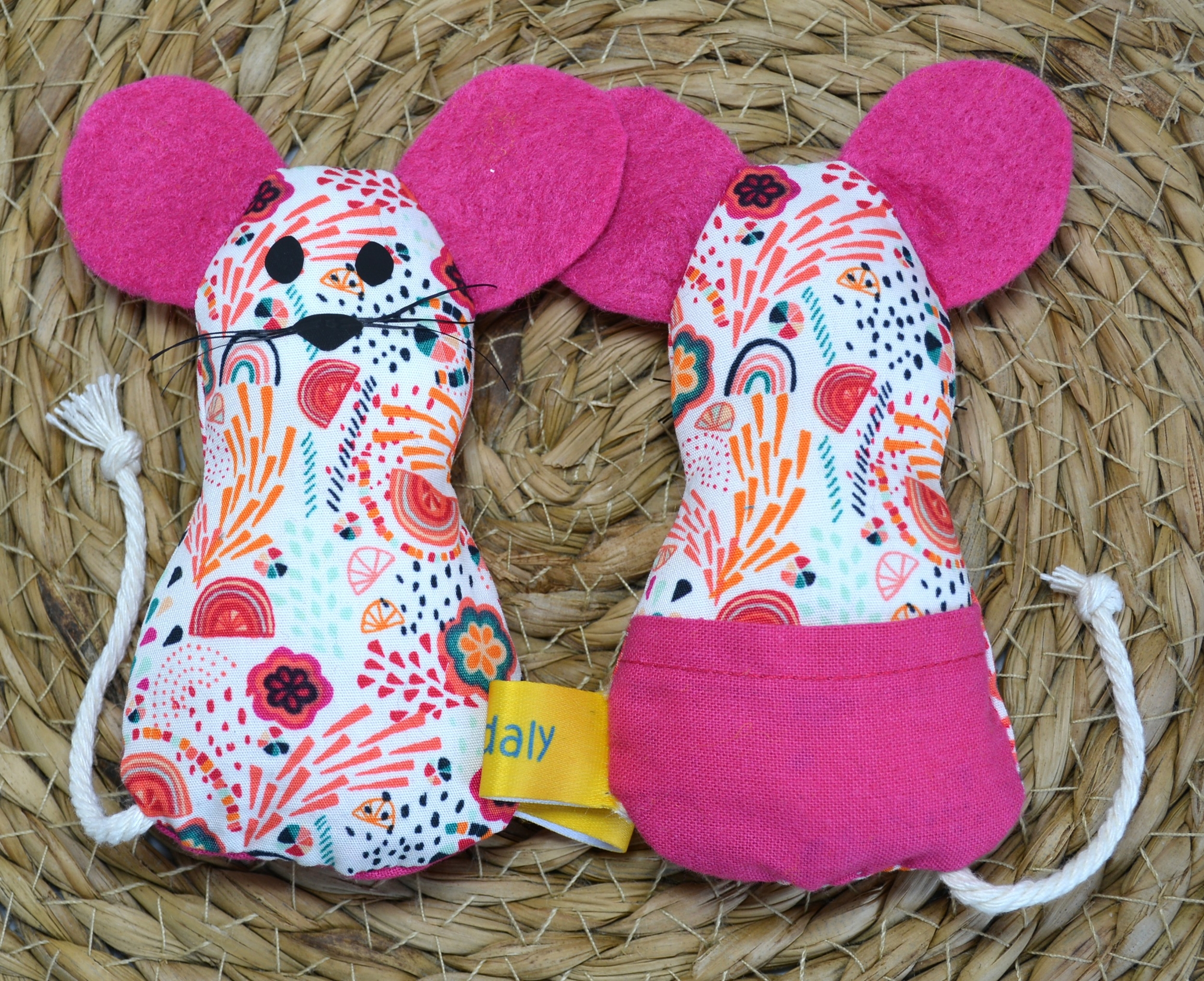 souris dents de lait rose foncé 1