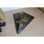 Pyramide noir et or 2