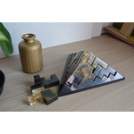 Pyramide noir et or 1
