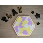 Violet, jaune et blanc