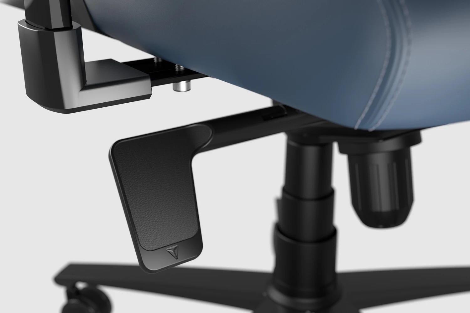 under-seat-secretlab-royal