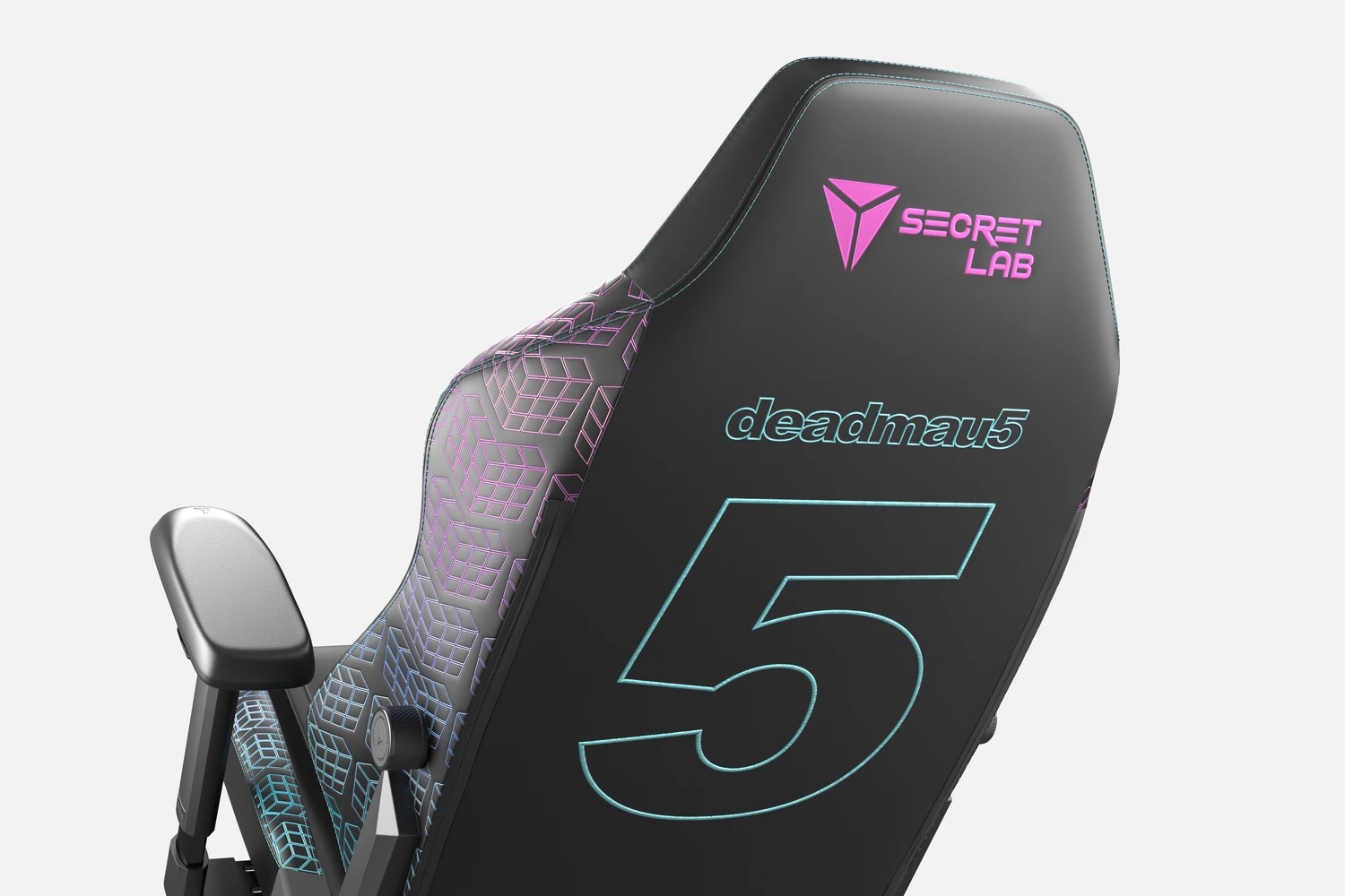 backside-gaming-chair-deadmau5