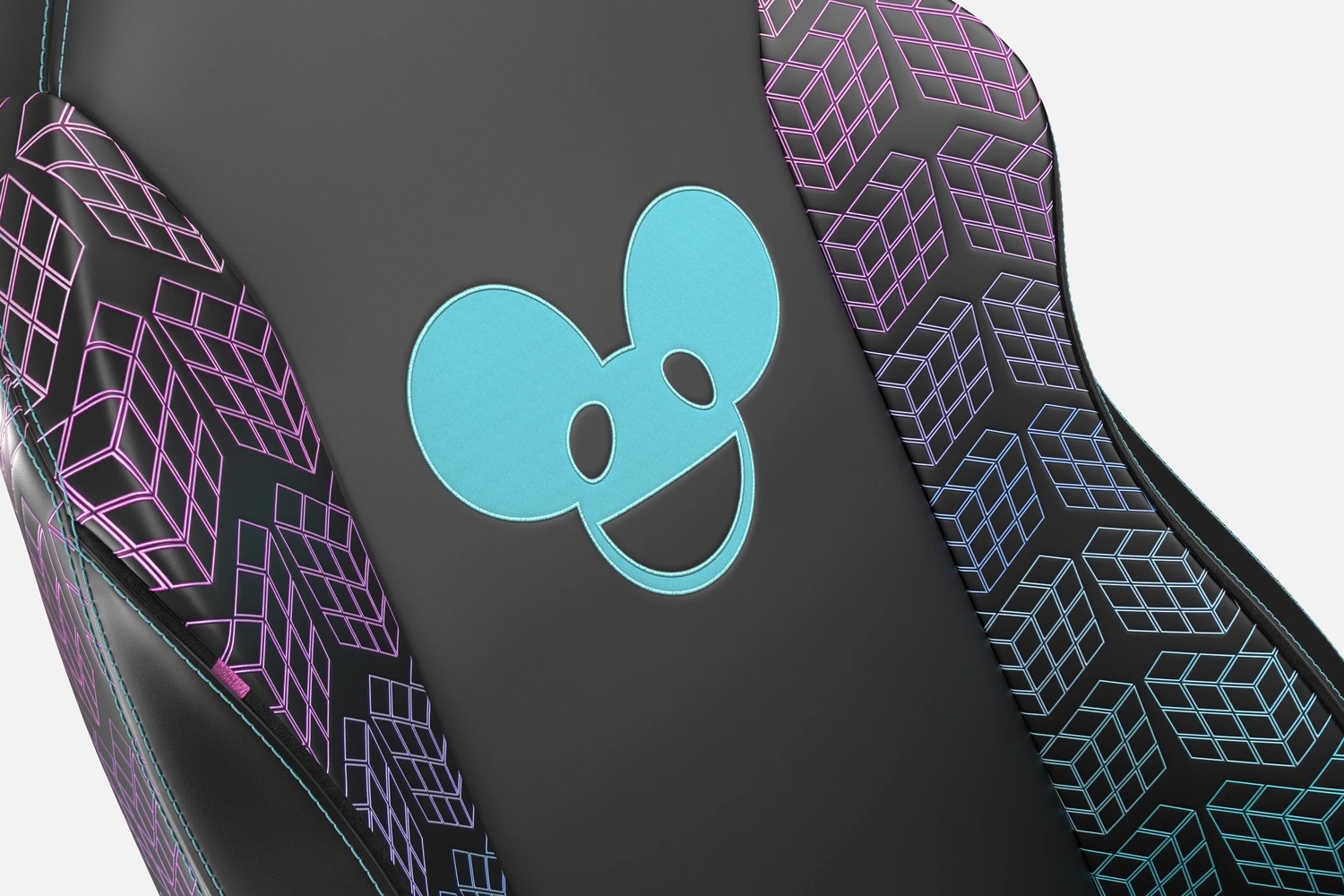 deadmau-5-logo-on-chair