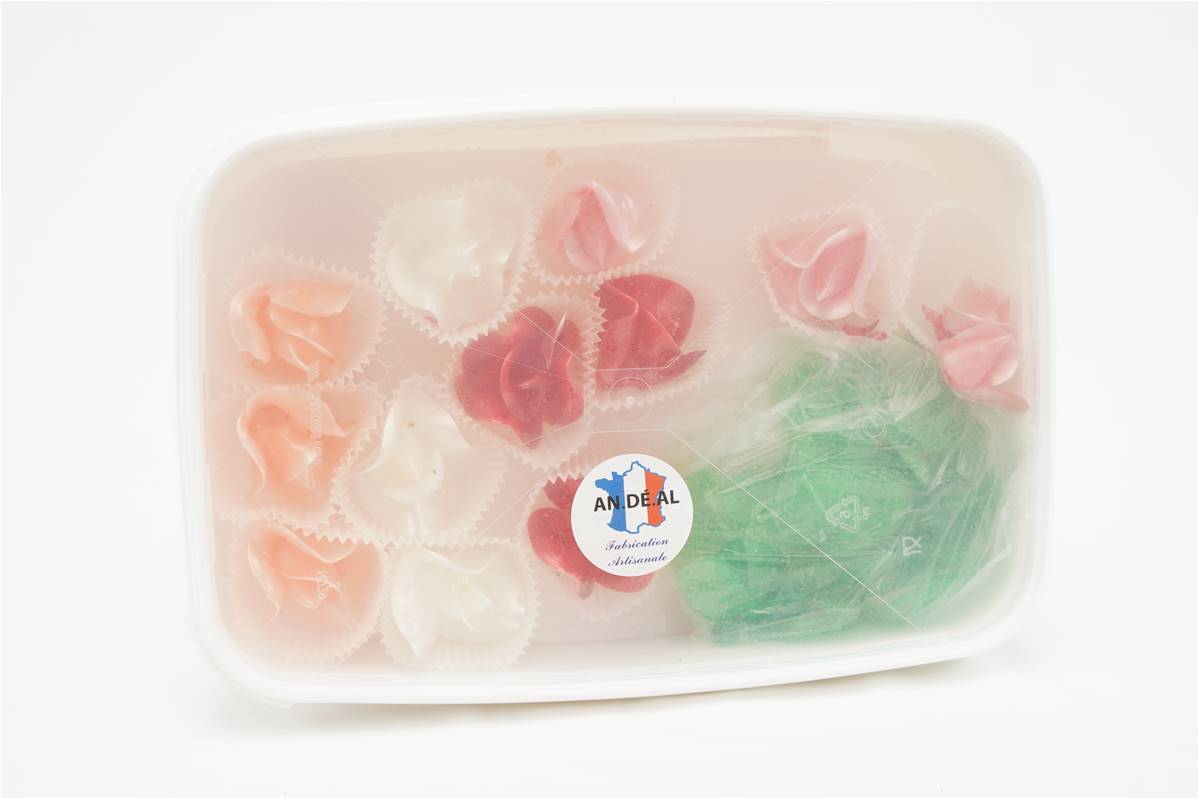 Minis roses assorties avec 48 feuilles en boite de 24