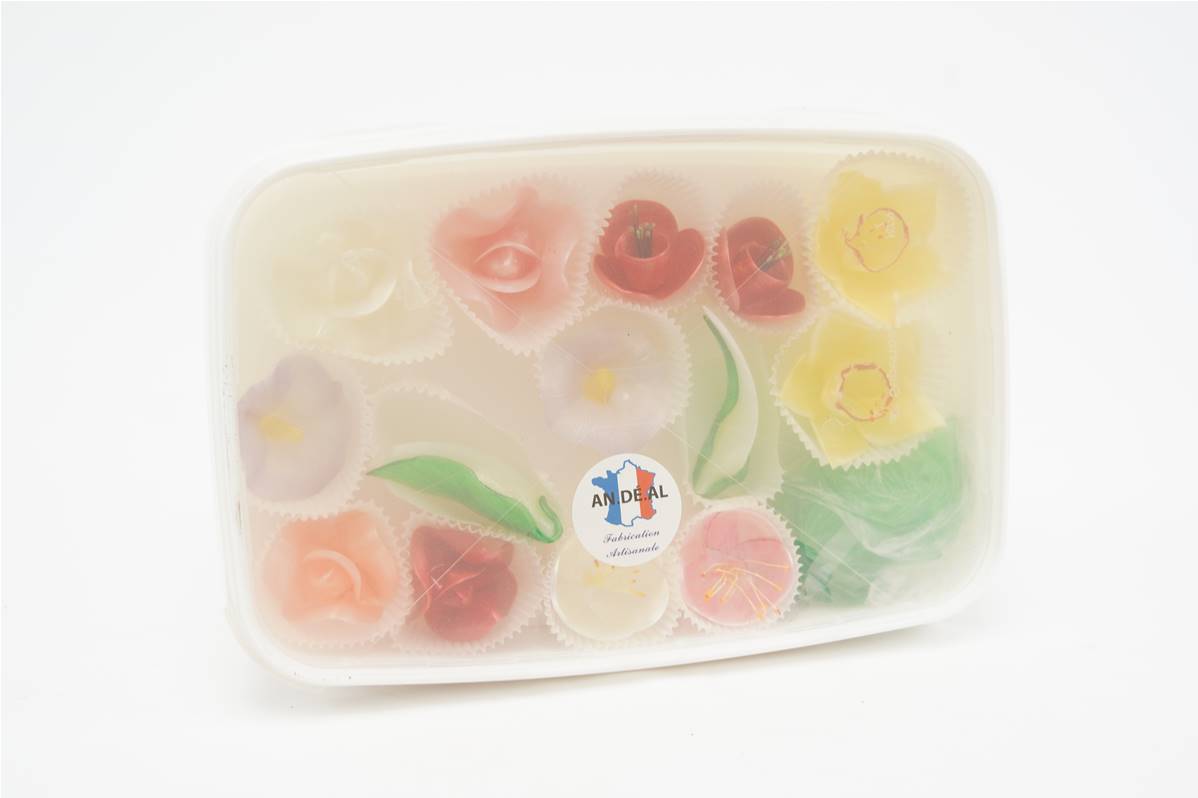 Roses assorties 6 pétales avec 48 feuilles en boite de 24