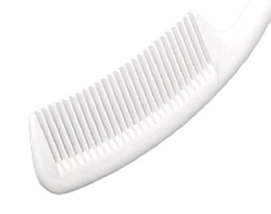 zoom-sur-tete-peigne-long-manche-pour-se-peigner-sans-lever-le-bras