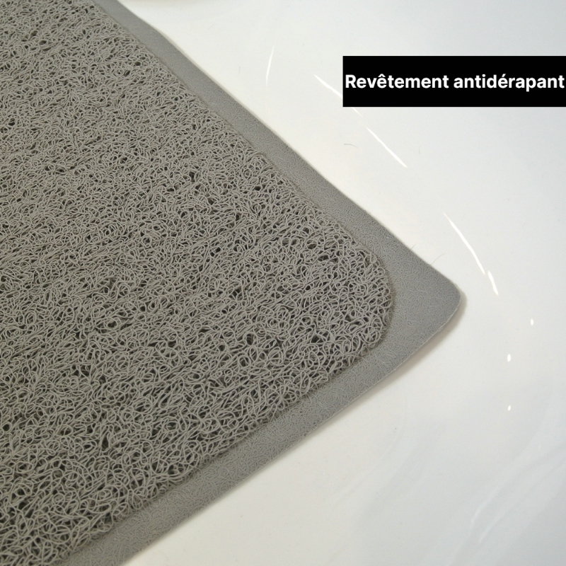 zoom-sur-un-coin-tapis-bain-douche-antigua-avec-revetement-antiderapant-et-effet-fausses-boucles-en-plastique