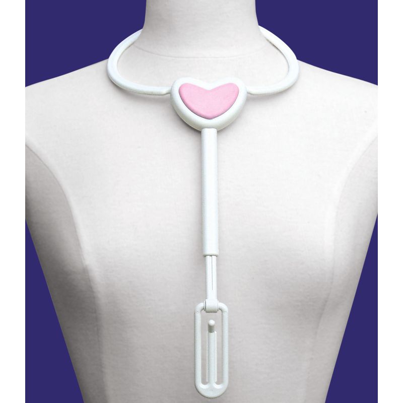 un-enfile-soutien-gorge-easy-bra-angel-pose-au-cou-d-un-manequin-en-tissus