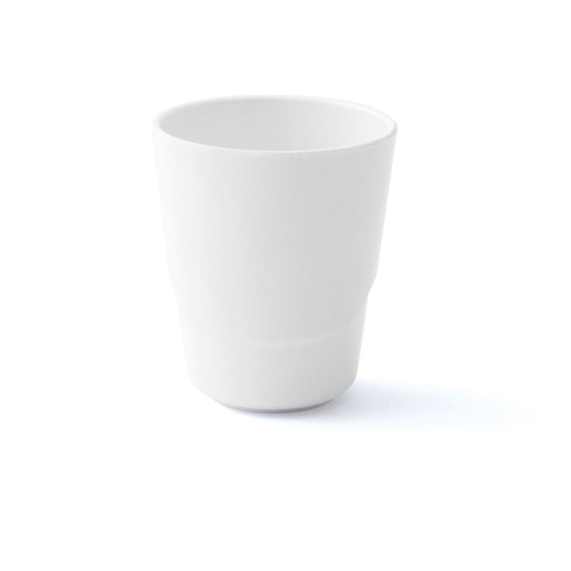 un-gobelet-melamine-blanc