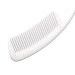 zoom-sur-tete-peigne-long-manche-pour-se-peigner-sans-lever-le-bras