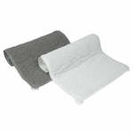 deux-tapis-antiderapant-bain-ou-douche-brun-et-blanc-avec-texture-moelleuse-et-massante