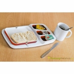 theomatik-en-cours-d-utilisation-avec-tartine-et-petits-pots-confiture-et-beurre-calés-dans-encoches