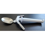 une-cuillere-ergonomique-ellispsoon-en-entier-posee-sur-une-table-limite-levee-de-l-avant-bras