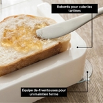 un-couteau-tartine-tranche-pain-calee-dans-rebord-plan-preparation-repas-maxi-fixe-par-ventouse