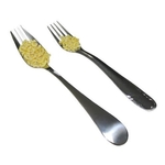 comparaison-fourchette-creuse-handy-et-fourchette-standard-remplies-de-grains-de-riz