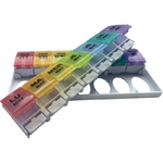 un-pilulier-semaine-2-prises-color-avec-un-module-sorti-du-plateau
