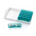 un-pilbox-geant-7.4-vu-ouvert-avec-les-7-modules-de-medicaments