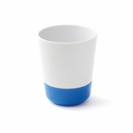 un-gobelet-melamine-antiderapant-bleu