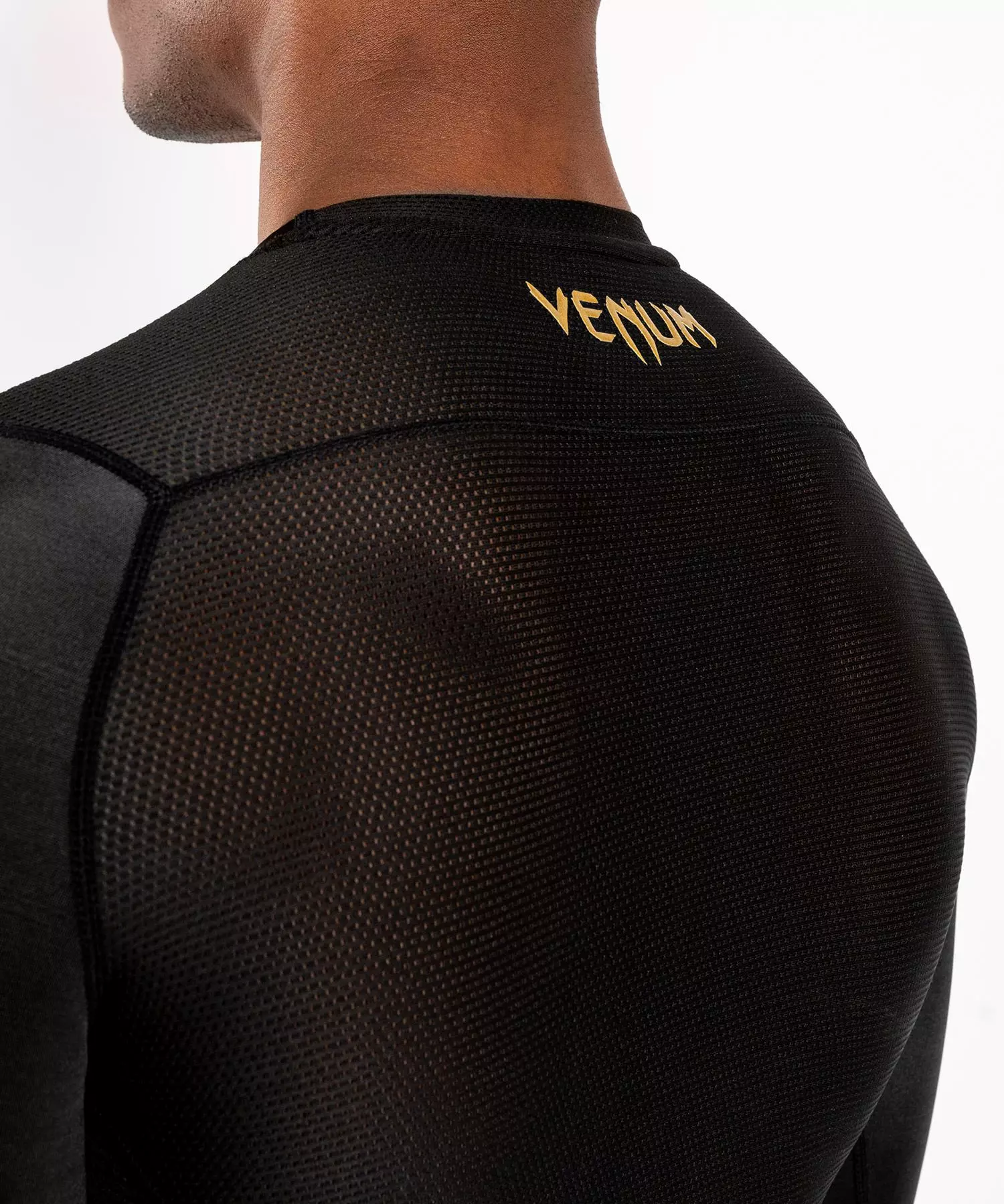rashguard-manches-longues-fit-venum-noir-or-03726-126