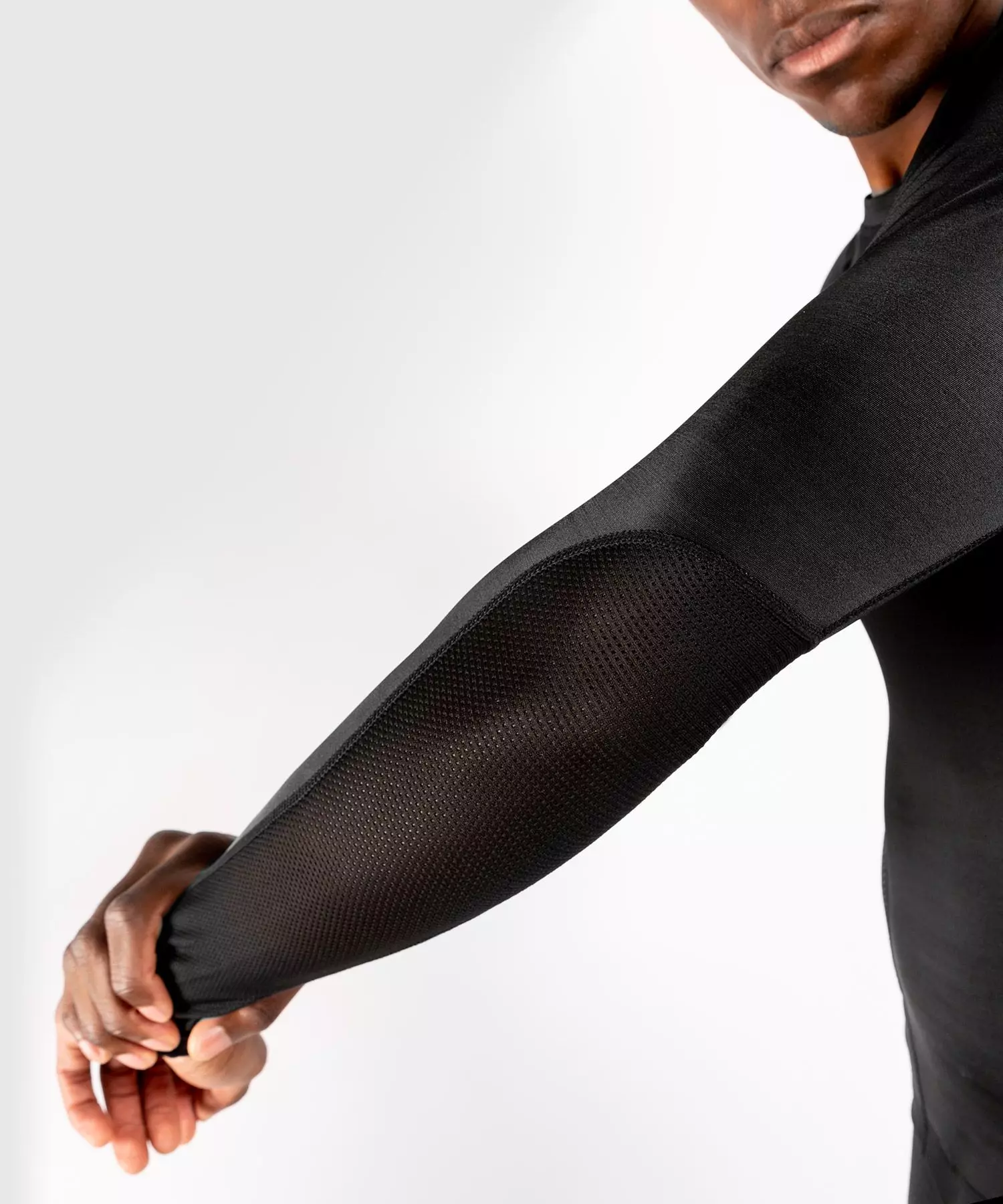 rashguard-manches-longues-venum-noir-03726-126