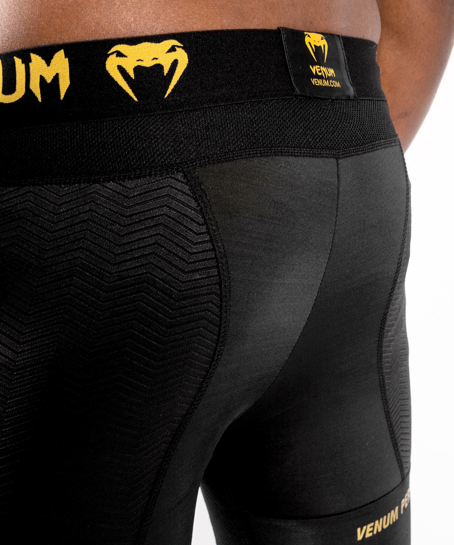 short-de-compression-noir-venum-03725-126
