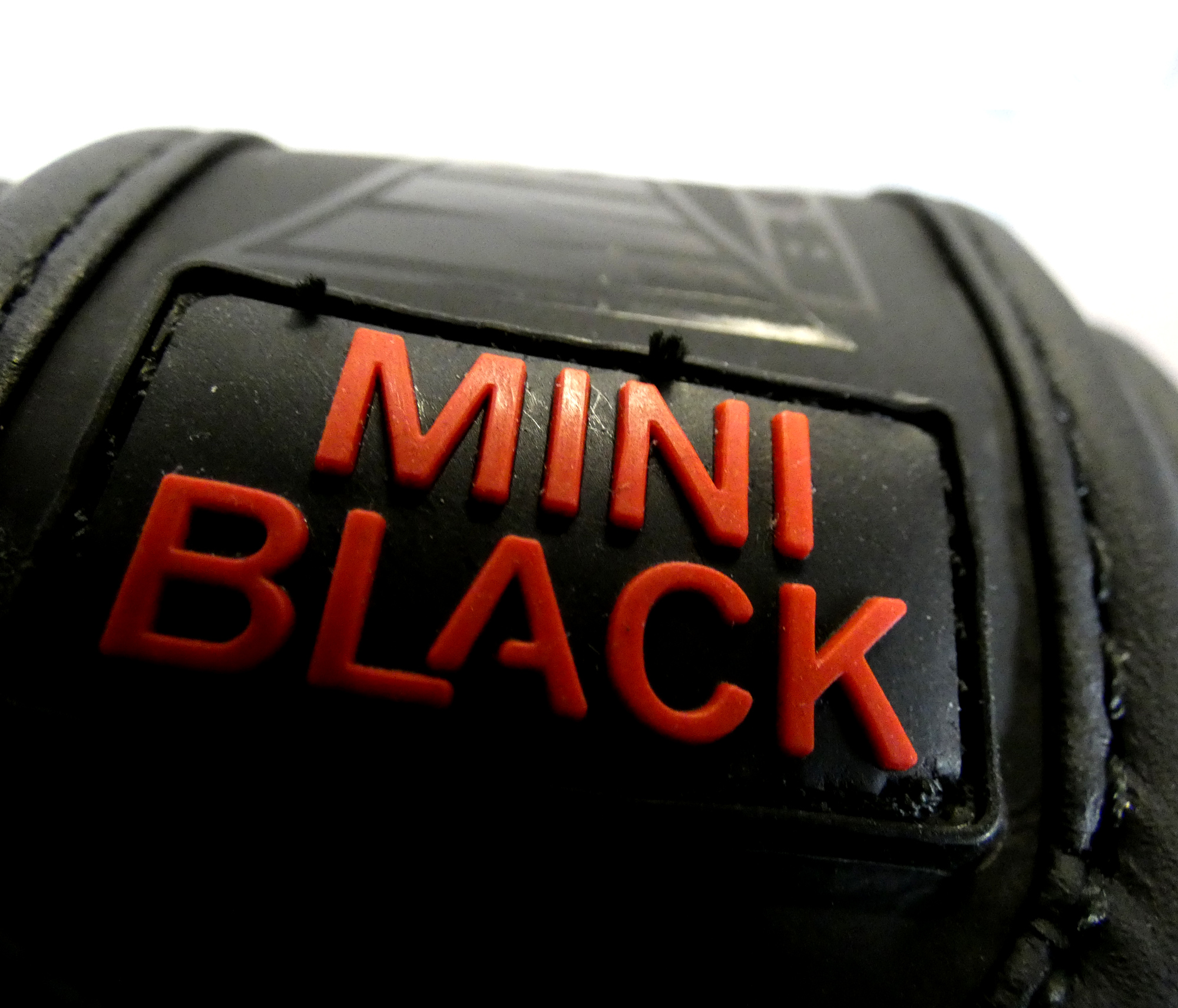 gant-de-boxe-metal-boxe-enfant-mini-black-MBGAN001N-2