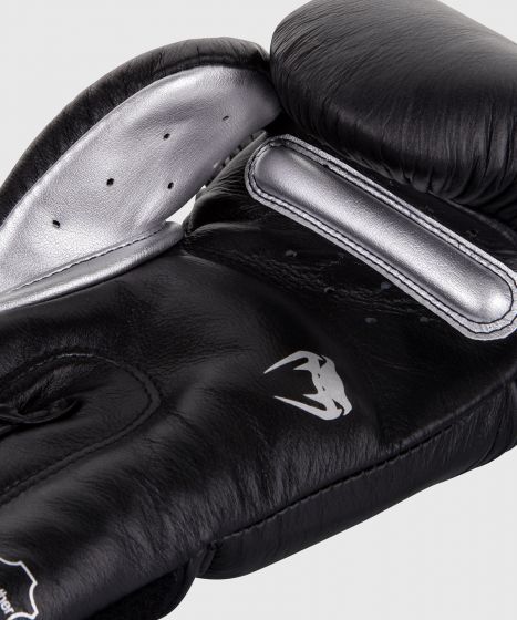 gant-de-boxe-giant-venum-noir-argent