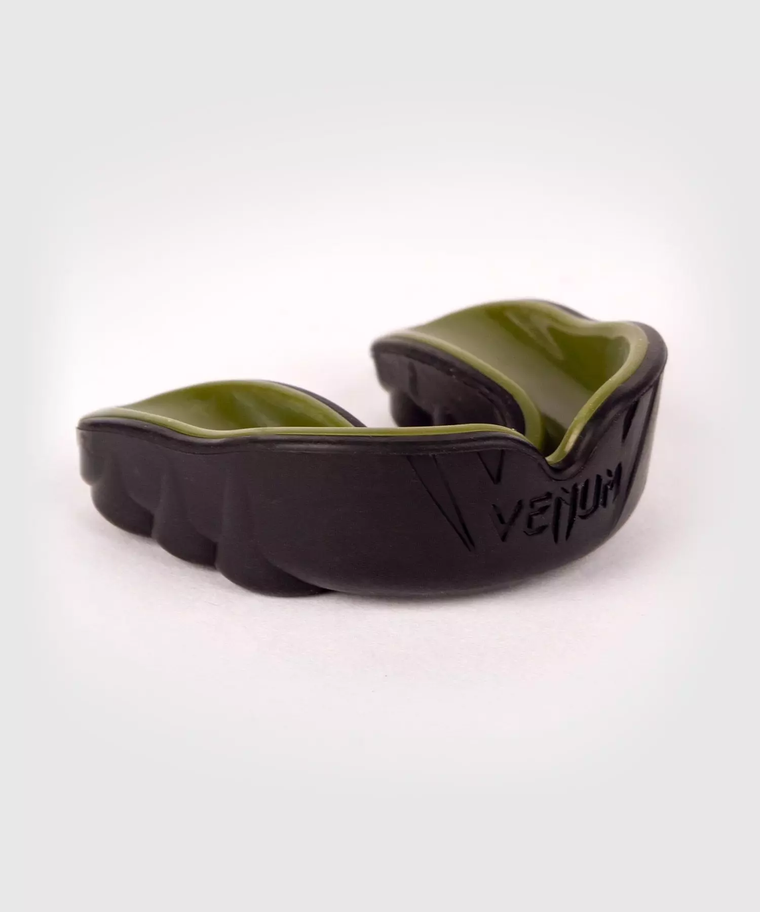 protege-dents-challenger-venum-noir-kaki