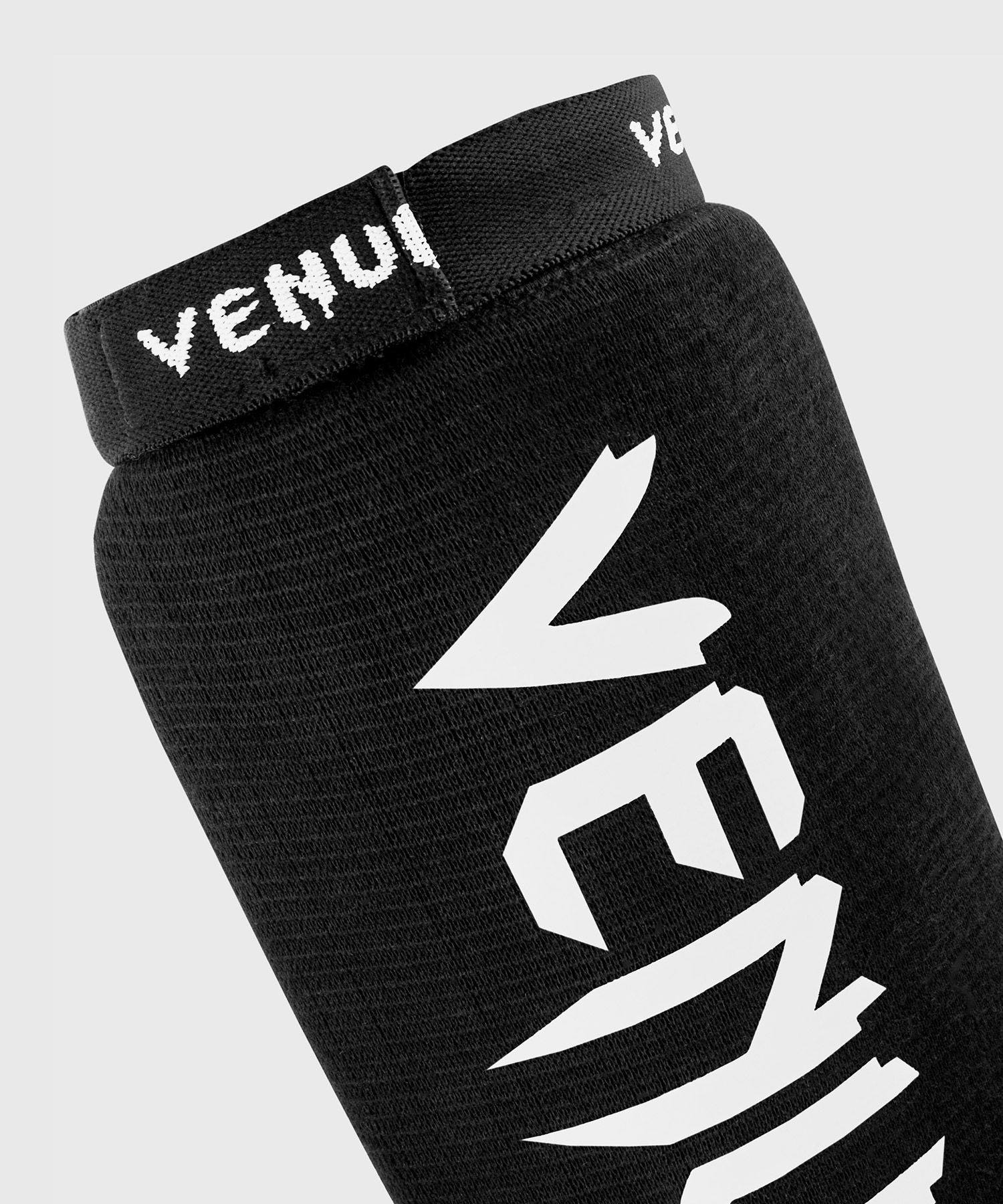 protege-tibias-venum-kontact-noir-blanc