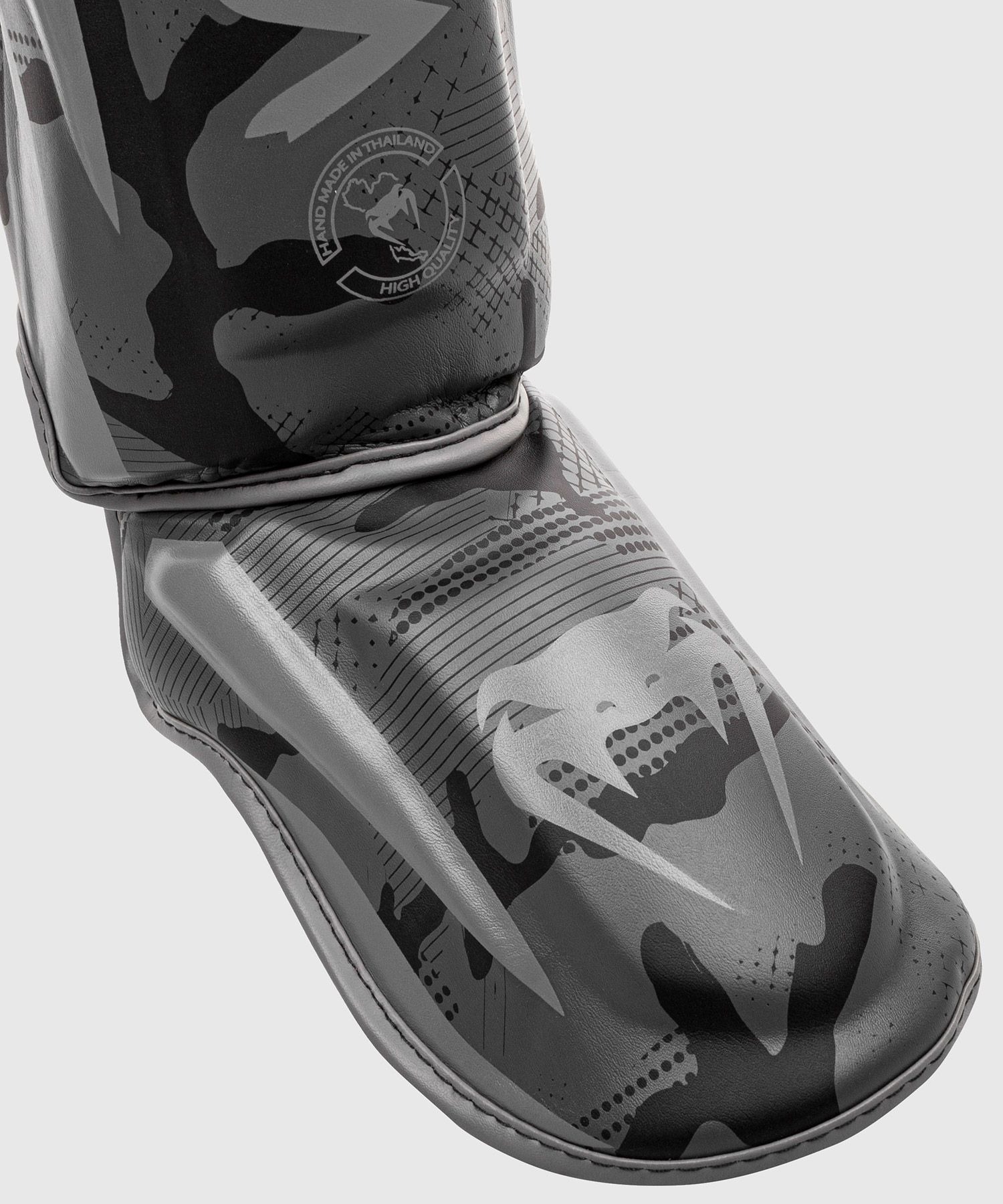 protege-tibias-pied-elite-dark-camo-venum