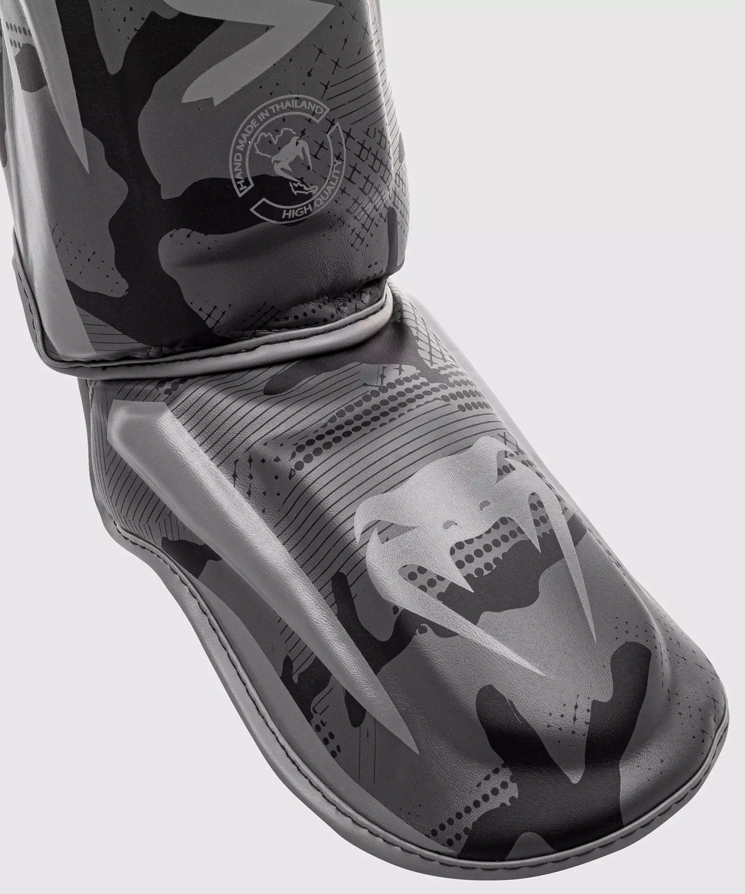 protege-tibias-pied-elite-dark-camo-venum