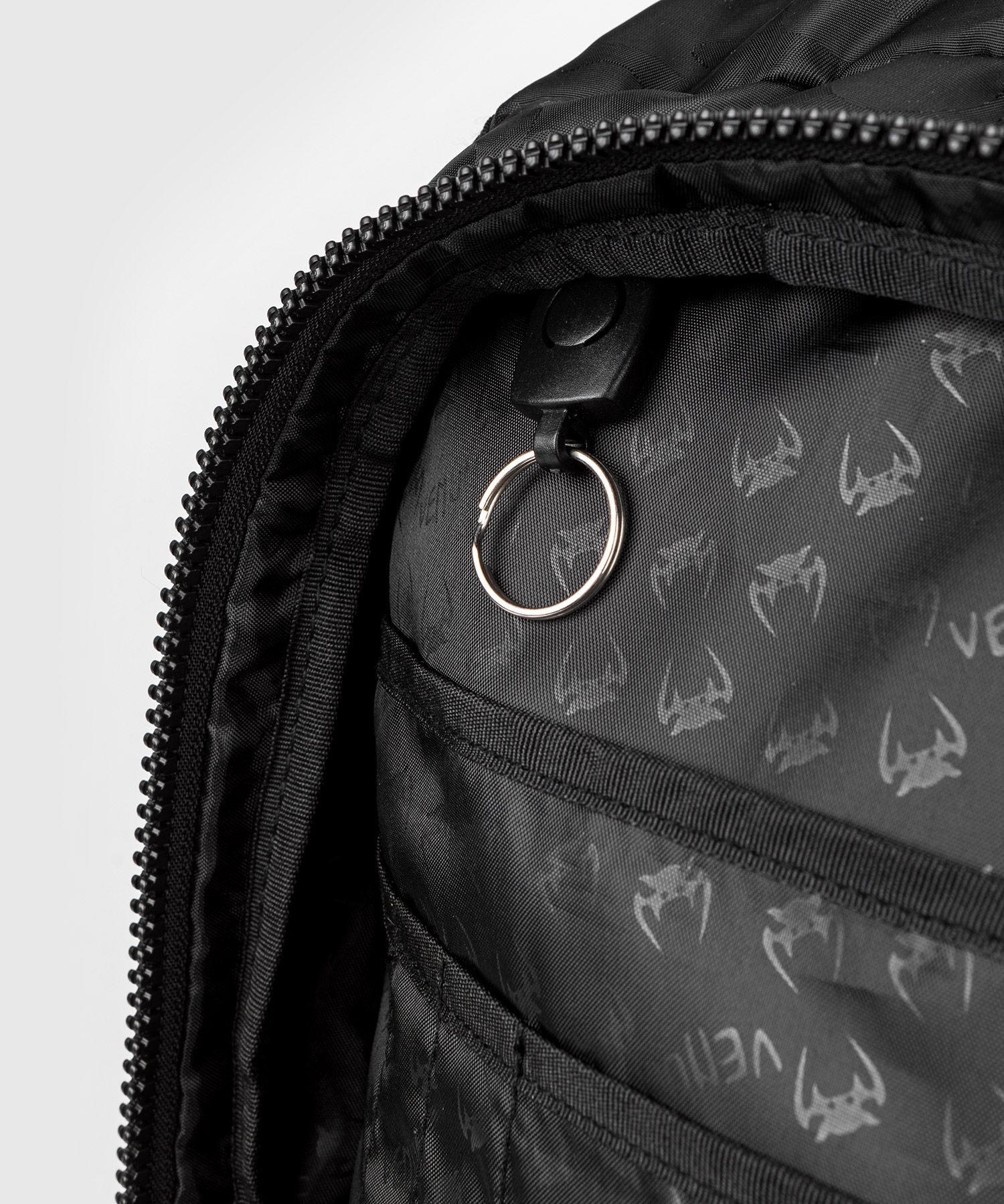 sac-venum-challenger-dark-noir-camo