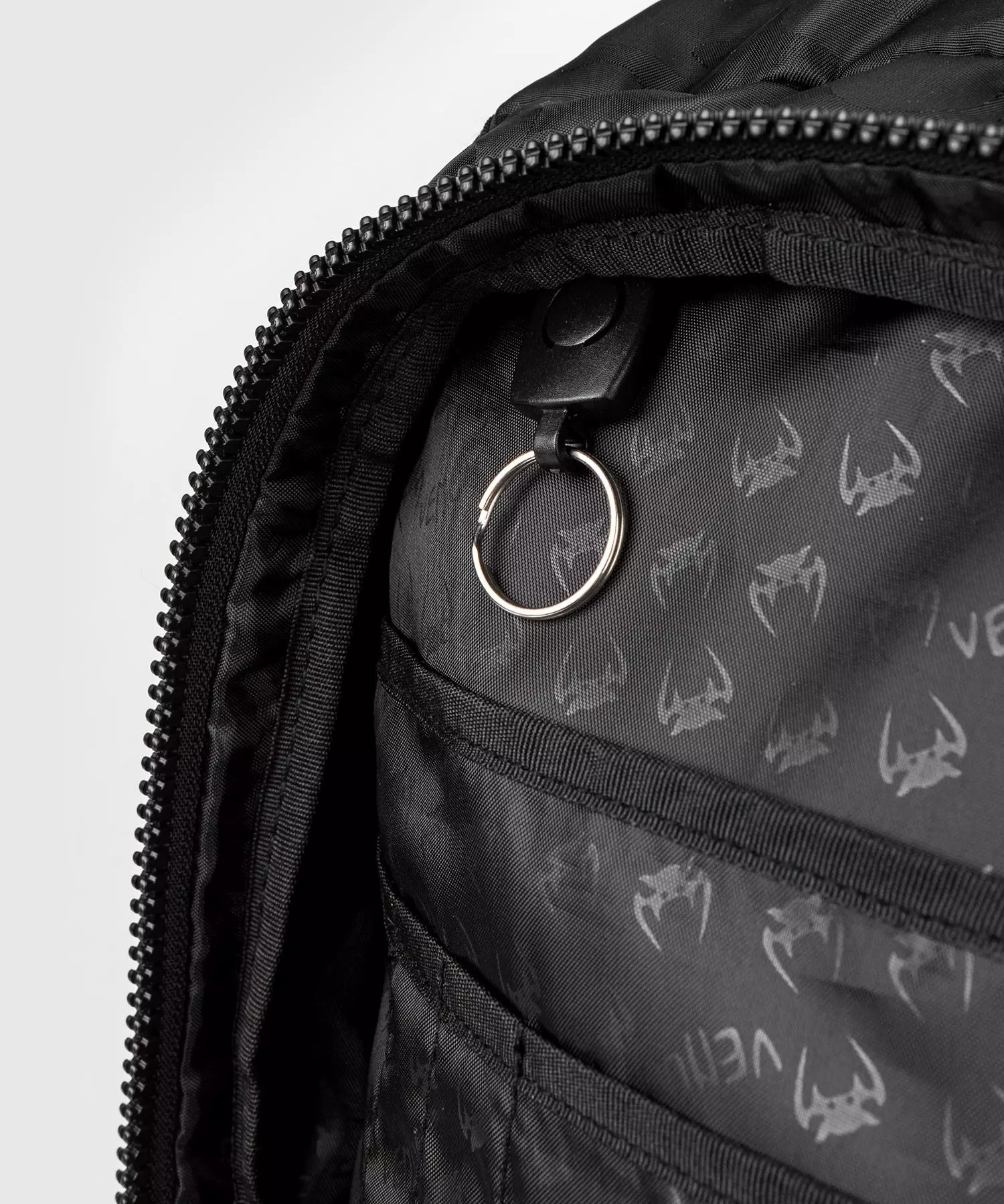 sac-venum-challenger-dark-noir-camo
