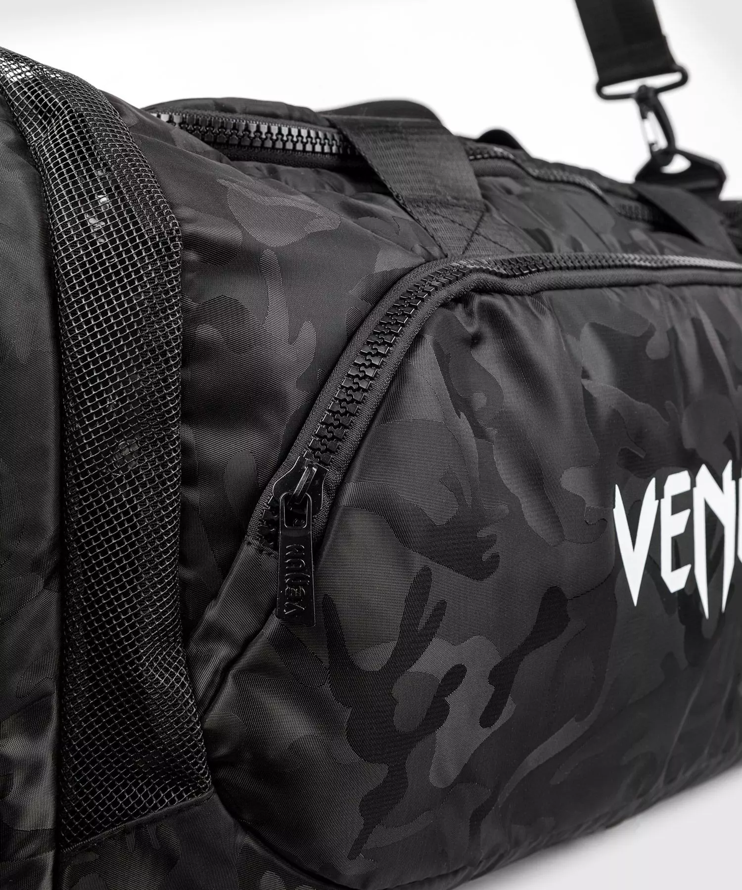 sac-de-sport-trainer-lite-noir-dark-camo-venum