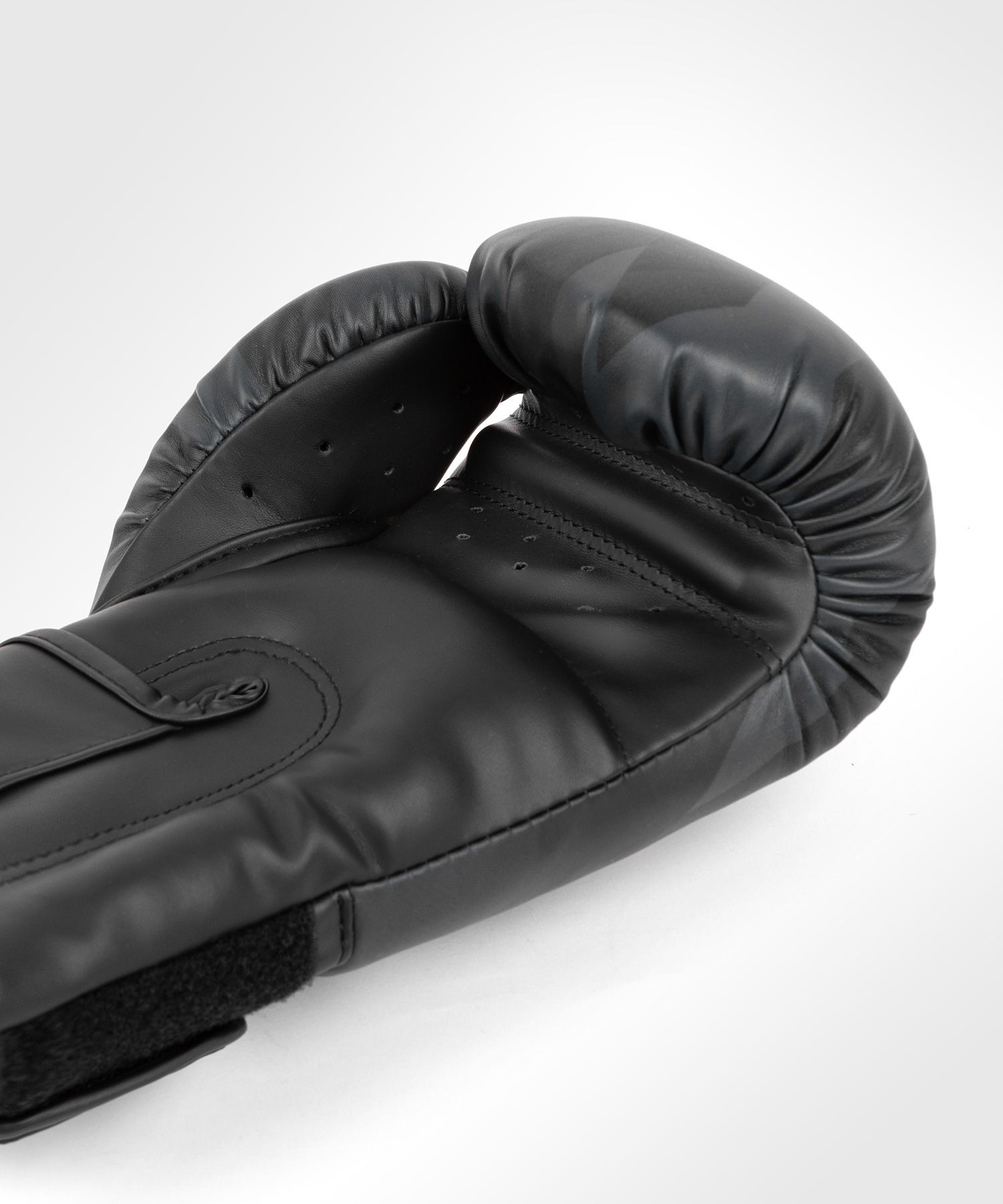 gant-boxe-razor-venum-noir-or