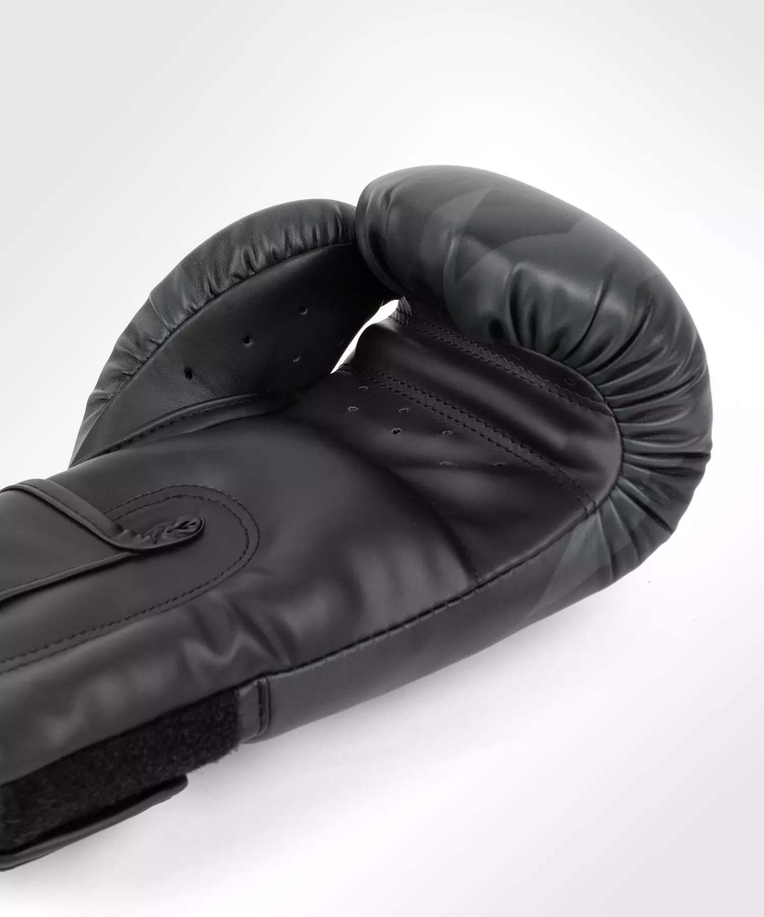 gant-boxe-razor-venum-noir-or