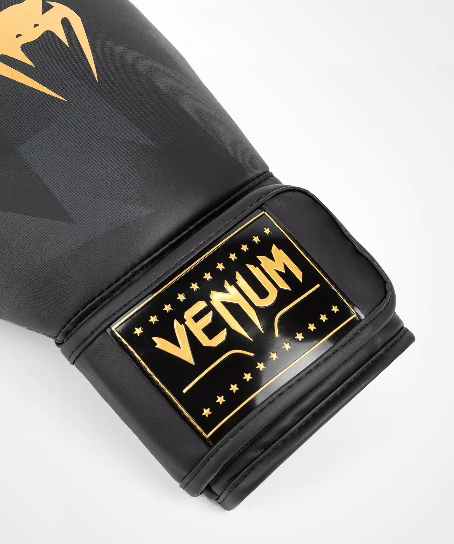 gants-de-boxe-venum-razor-noir-or